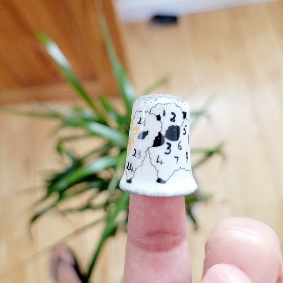 Vintage "Counting Sheep" Dream China Thimble - Picture 7 of 10
